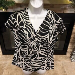 Jones Wear Black and White Abstract Blouse